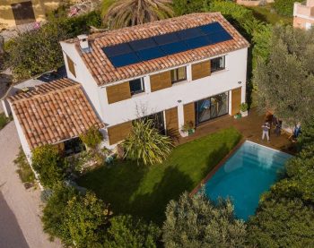 martigues-2014-solaire-hybride-dualsun-piscine-autonome-drone